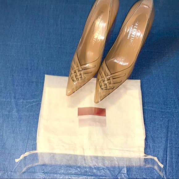 VALENTINO GARAVANI Crisscross Leather Pumps - Picture 2 of 16